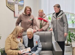 Поздравление узника Ленинграда Нарышкина Анатолия Васильевича, проживающего пансионата «Комфортный», с Днём Победы!